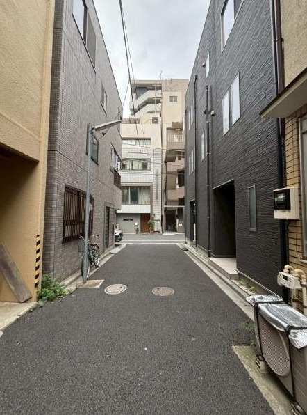 台東区三筋１丁目の売地の前面道路含む現地写真