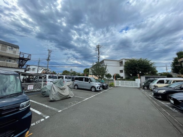 ウィングシティ立花の駐車場