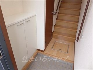 広島市安佐北区落合１丁目のアパートの玄関|シューズボックス