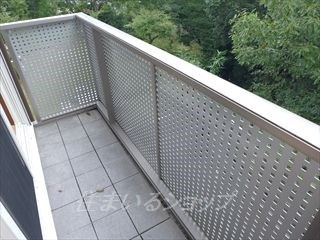 広島市安佐北区落合１丁目のアパートのバルコニー