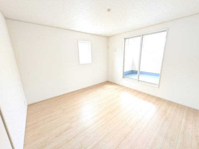 取手市宮和田　第9　新築戸建　1号棟の洋室|バルコニーに面した明るい２面採光で、毎朝爽やかな光を感じられます。