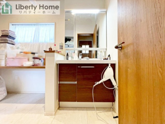 ひたちなか市市毛 中古戸建の独立洗面台