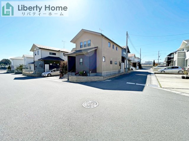 ひたちなか市市毛 中古戸建の前面道路含む現地写真