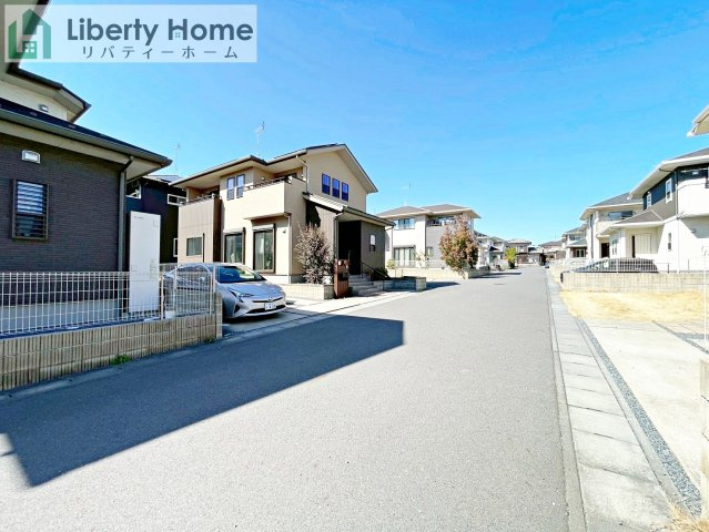 ひたちなか市市毛 中古戸建の前面道路含む現地写真