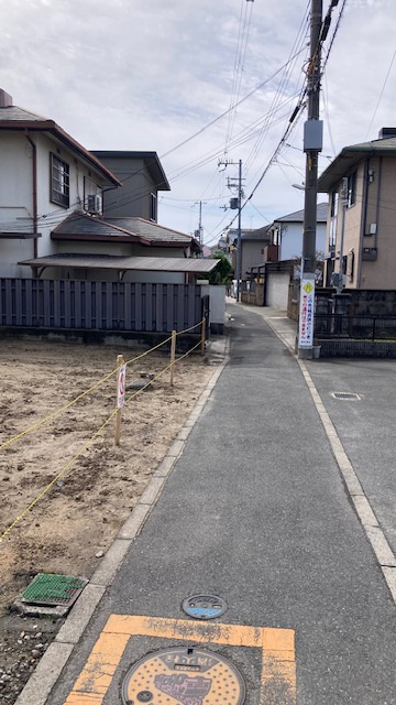 吹田市南高浜町売土地の前面道路含む現地写真