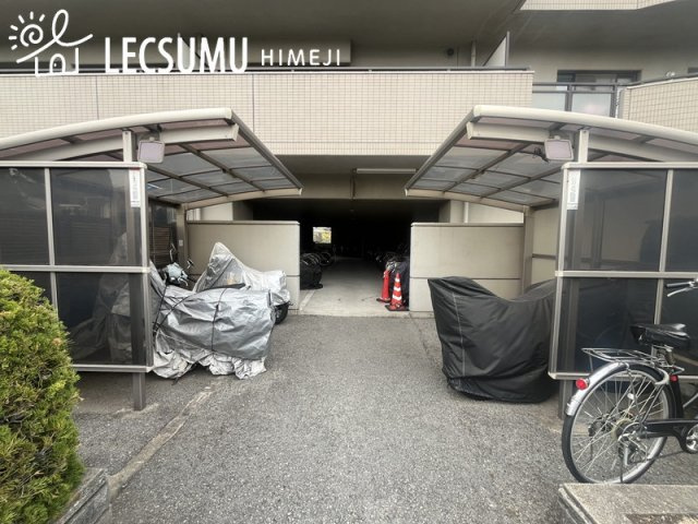 ロイヤルシャトー手柄南の駐輪場