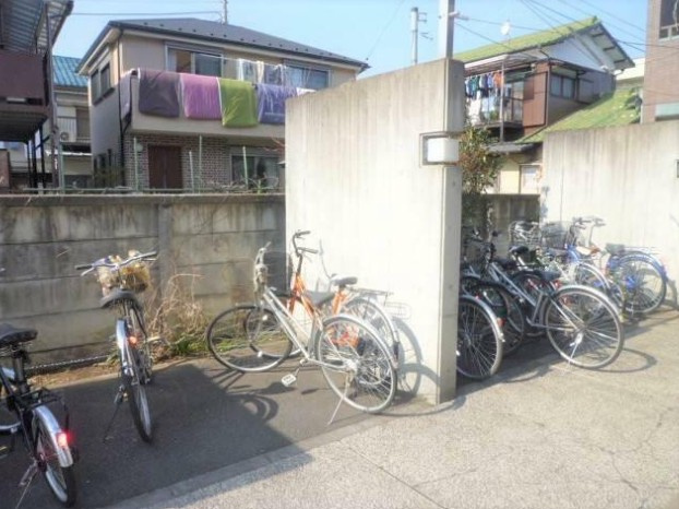 ディアロードの駐車場