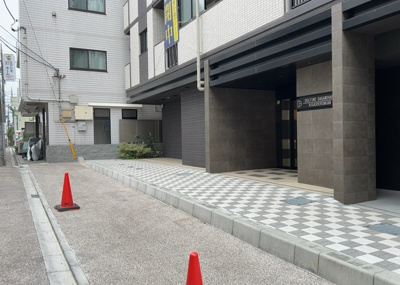 【外観】 | ＤＯＬＦＩＮＯ相模原東林間 | 土地の面積＝住宅面積ではありません。建ぺい率の問題などで、土地のある場所によって住宅を建てられる面積は限られています。高さもしかり、「土地」という言葉の中には、建築条件も含まれると考えておきましょう。