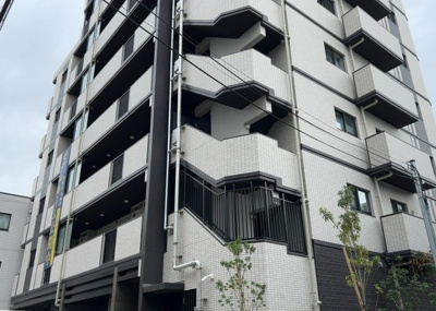 【外観】 | ＤＯＬＦＩＮＯ相模原東林間 | 土地を買う際、住む地域の自治体や福祉の補助制度にも注目してみましょう。子供や老人の医療補助やゴミ出しのルールなど、自治体によってルールに大きな違いがあるため、暮らしやすい土地で判断するとよいでしょう。