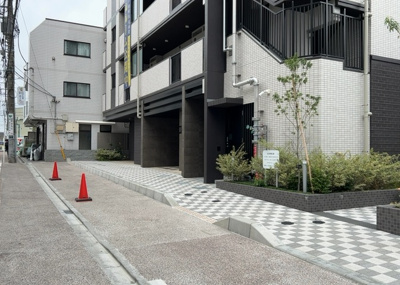 【外観】 | ＤＯＬＦＩＮＯ相模原東林間 | 土地の前の道路に消火栓が設置されていることがあります。この場合、道路交通法第45条第1項により、駐車禁止の場所が指定されています。そのため、車庫などの駐車スペースをつくることができない場合があります。