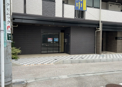 【外観】 | ＤＯＬＦＩＮＯ相模原東林間 | 隣家の土地はどうなっているのか、生活利便施設が近くにあるのか、学校まで近いかなど、お客様のライフスタイルにあわせたイメージが重要です。また、近くにあると困る施設が近くにないかも確認するといいでしょう。