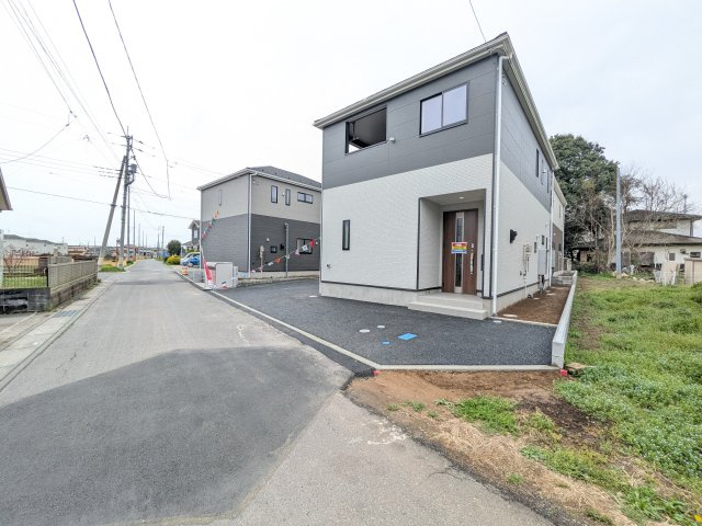 かすみがうら市下稲吉第15　新築戸建　の前面道路含む現地写真|写真だけでは伝わらない快適さを、ぜひ現地で体感しませんか？
即日見学可能です！平日のご案内も可能です♪
お気軽にお問合せまたはお電話ください！
0297-86-8370まで【リアライズ不動産】