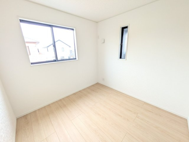 かすみがうら市下稲吉第15　新築戸建　の洋室|陽当たりの良い明るい洋室です♪