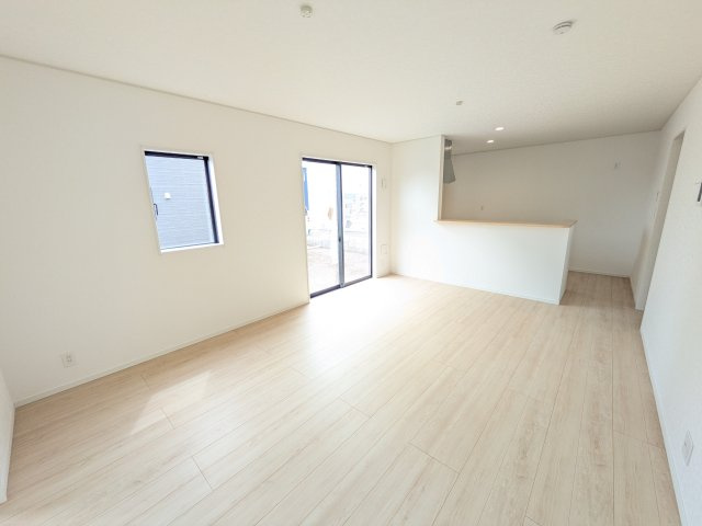 かすみがうら市下稲吉第15　新築戸建　の居間・リビング|居心地の良いデザインと機能性を両立。ご友人を招いたり、趣味を楽しんだり、様々なシーンで活躍する団らんの中心地です。