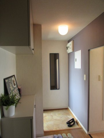 ベルテ伊藤D棟の玄関|玄関には姿見鏡設置