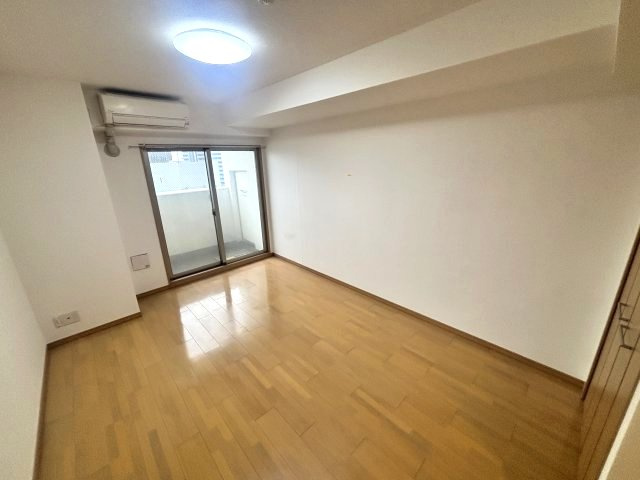 カスタリア三宮の居間・リビング