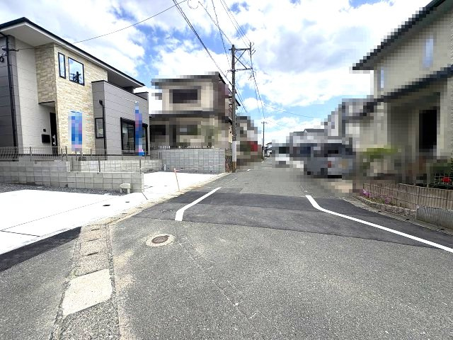 【その他】 | 春日市白水ケ丘2丁目2期　2号棟（全2棟）【仲介手数料無料・0円】 | 現地写真。前面道路です。