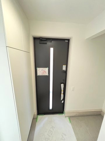 【玄関】 | 春日市白水ケ丘2丁目2期　2号棟（全2棟）【仲介手数料無料・0円】 | 現地写真。