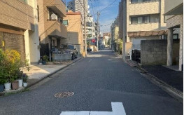 墨田区東向島６丁目の土地の前面道路含む現地写真