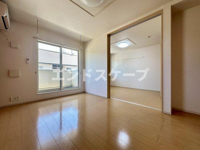 カーサ・ブローテⅢの居間・リビング|高崎、前橋のお部屋探しはエンドスケープまで！お客様の理想お聞かせ下さい♪