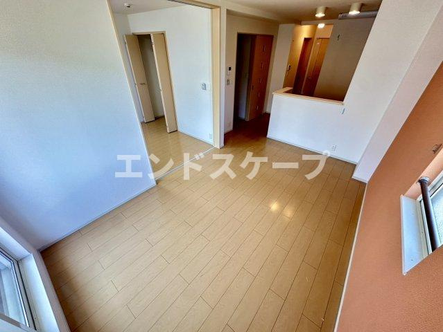 カーサ・ブローテⅢの居間・リビング|高崎、前橋のお部屋探しはエンドスケープまで！お客様の理想お聞かせ下さい♪