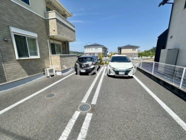 カーサ・ブローテⅢの駐車場|高崎、前橋のお部屋探しはエンドスケープまで！お客様の理想お聞かせ下さい♪