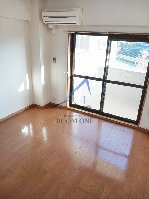 東峰マンションの居間・リビング|洋室のお部屋です。