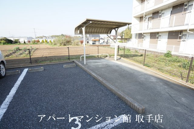 レオパレスアネックスの駐車場