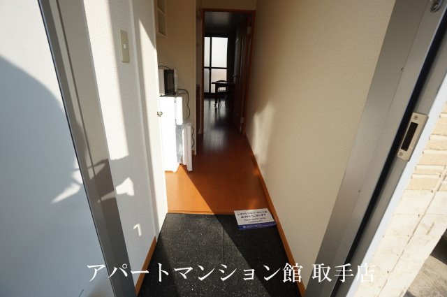 レオパレスアネックスの玄関