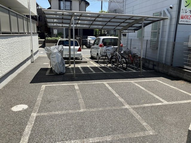 ププレ西船橋の駐車場