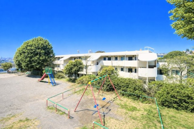 【外観】 | コスモ白根公園　R7年室内Reform/鶴ヶ峰まで13分/陽当・通風良好 | ◆住宅ローンのご相談や周辺環境のご案内も含め、ローンに詳しい、地元に詳しいスタッフがお出迎えさせていただきます。お気軽にご相談ください。
