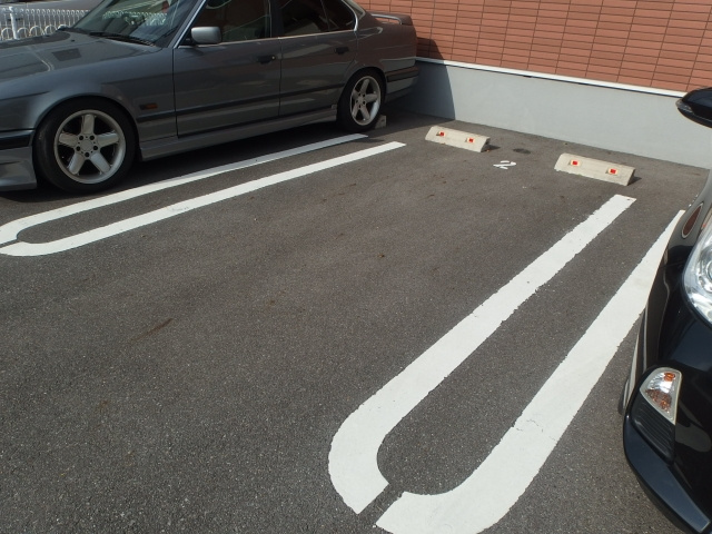 ポニート・Kの駐車場