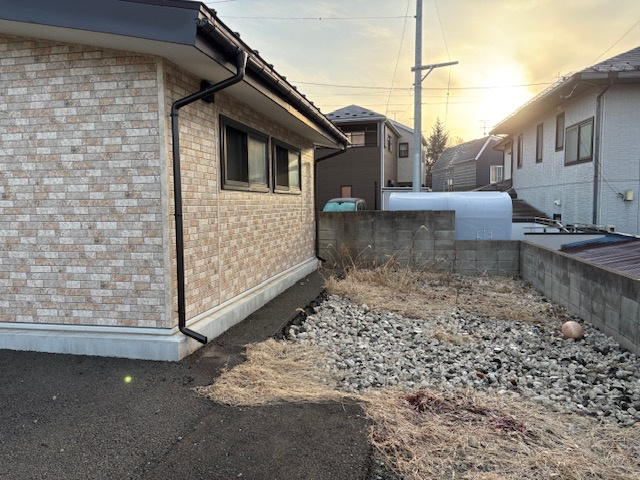 【その他】 | 滝沢市室小路売事務所 | 事務所脇にも駐車スペース