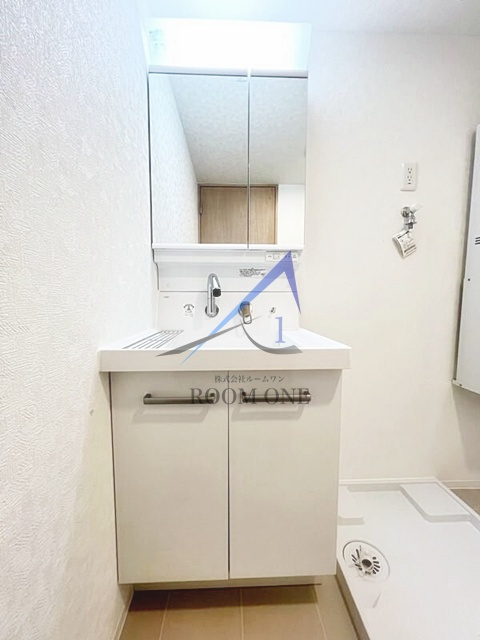 新宿WEST PLACEの洗面所|独立洗面台です。