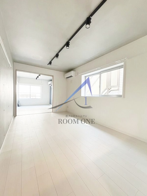 新宿WEST PLACEの居間・リビング|洋室のお部屋です。