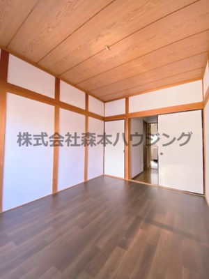 【洋室】 | 　寝屋川市萱島信和町10戸建貸家 | リビングスペース代わりに使えそうな洋室です
2階
