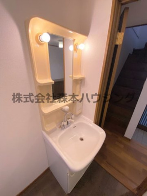 【独立洗面台】 | 　寝屋川市萱島信和町10戸建貸家 | 使いやすい独立洗面台です
