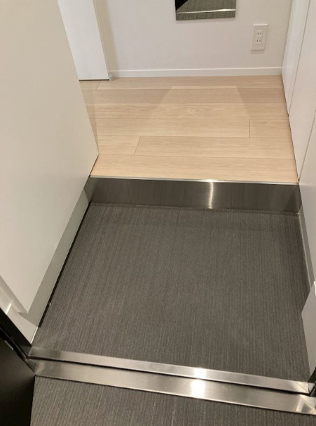 ZOOM碑文谷 の玄関