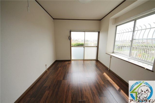 東二見戸建の洋室