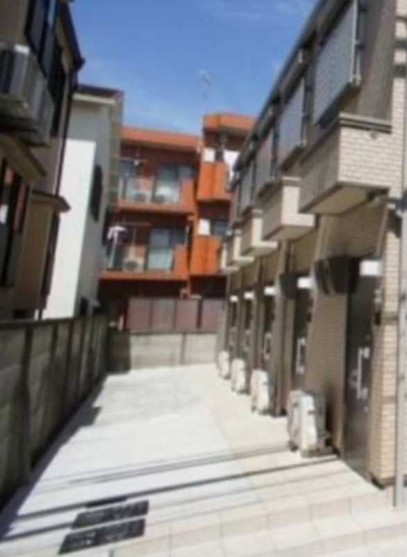 パインホーム　ユアメゾン　ネット無料　築浅　メゾネットのエントランス