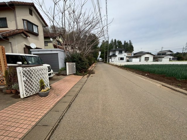 古河市長左エ門新田　中古戸建の前面道路含む現地写真