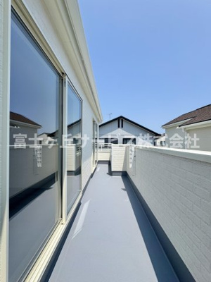【バルコニー】 | 藤枝市天王町1丁目 新築一戸建て A号棟 | 陽当たり良好なバルコニーです