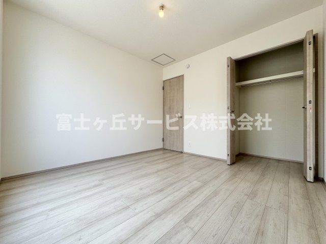 【洋室】 | 藤枝市天王町1丁目 新築一戸建て A号棟 | バルコニーに面した洋室です