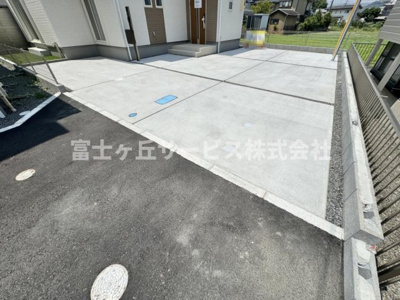 【駐車場】 | 藤枝市天王町1丁目 新築一戸建て A号棟 | 車種により2台駐車可能です