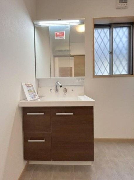 【中古】坂戸市関間リフォーム中古住宅の独立洗面台|朝の身支度に欠かせない洗面台です！