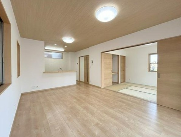 【中古】坂戸市関間リフォーム中古住宅の居間・リビング|こちらの居間で趣味の時間をお楽しみください