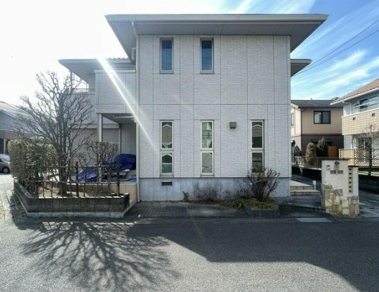 【中古】坂戸市にっさい花みず木リフォーム中古住宅の外観|解放感ある角地です！