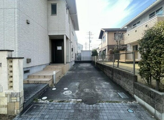 【中古】坂戸市にっさい花みず木リフォーム中古住宅の駐車場|駐車スペース２台分あります