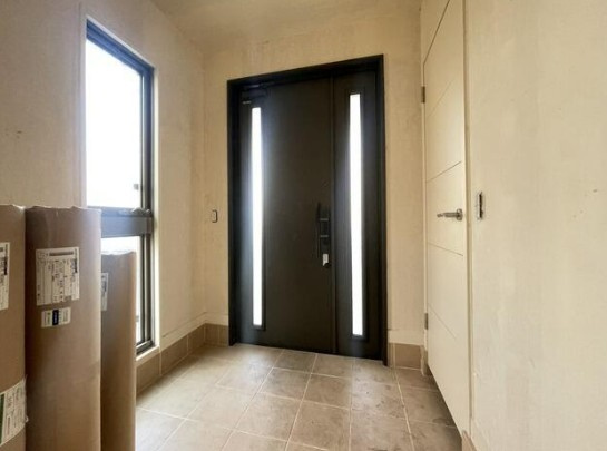 【中古】坂戸市にっさい花みず木リフォーム中古住宅の玄関|玄関ホールです