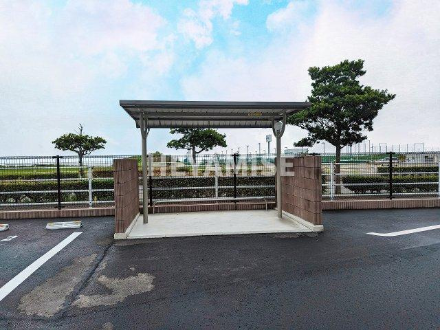 ドルチェくろまるAの駐車場